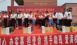 爆料第三辆机甲视频播放,震撼视频曝光，科技巅峰之作引热议