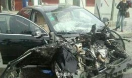 车祸死亡爆料新闻视频,车祸现场死亡瞬间曝光，悲剧引发社会关注